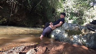 PARTE FINAL salgo a explorar la naturaleza encontré un chico y le pido que me folle el culo y me da una rica follada y su leche tiene un sabor delicioso