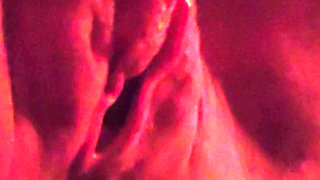 Muscle milf can't hold back her horniness again and jerks off until she cums