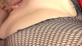 Lizzie Daniels Handles Her Own Orgasm
