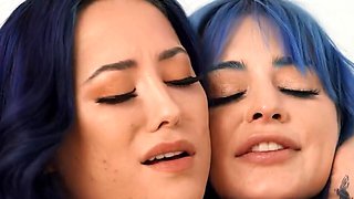 Messy lesbian session with Eve Marlowe and Jewel Blu