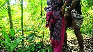 Jungle Sex in Indian Desi Aunty