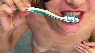 Stepmom Brush Teeth with Fresh Sperm Load