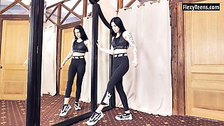 Divine fiancée - stretching legs action - Flexy Teens