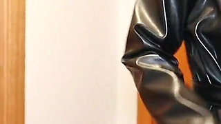 Solo, Real Hotel Hallway Fingering Challenge