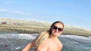 Wild Outdoor Extreme?! Amateur Wave Fuck Orgasm in the Middle of the Sea!