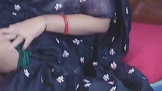 Desi Horny Bihari Bhabhi Wants Oil Massage Hardcore Fuck by Her Male Servant ( Full Movie in Hindi Audio )