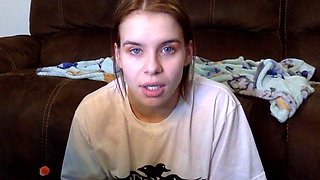 Beauty small tit amateur teen masturbating her shaved pussy