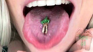 Wild blonde teen LIBRARY deep toying pussy on webcam