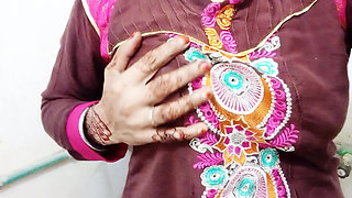 Incredible Sexy Body Taking Bath in Desi Bathroom and Peeing