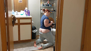 Female plumber's buttcrack