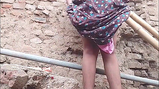 How does it look while peeing, it should be fun to see, how good it looks, Desi Bhabhi Main Ek Desi Bhabhi Indian Girl