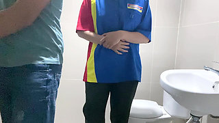 Hijab Girl Comes Home From Work Desperate to Pervert in Public Toilet