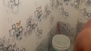 Aunty bathing viral video