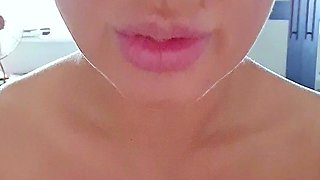 Bubble butt amateur goes solo with a toy in the powder room