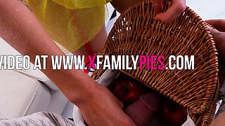 Big round ass stepsister likes apples