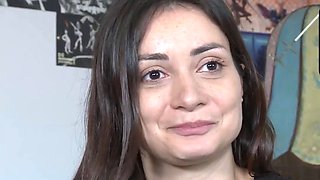 Brunette likes strong solo frigging and toys