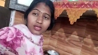 Hindu Soft! The owner of the house came to the house to ask for a feast, the husband touched the man in the bathroom, took the o