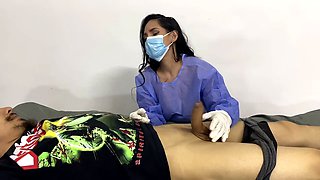 My patient got really hard, I couldn't resist - Porno en español