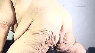 She the Boss Riding Him on Her Desk That Pussys the Best