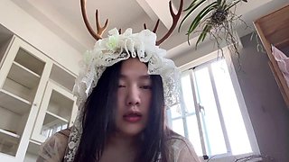 Asian Babe Repays Favor With No-Condom Creampie Sex
