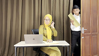 Fuck Her Coworker After Meeting Report Is Done