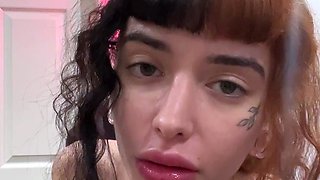 Solo Teen Using Toys Hairbrush and Finger Free Porn