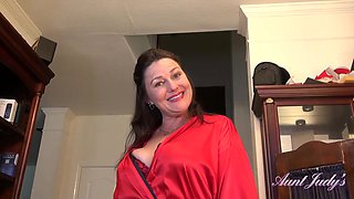 Step-Auntie Joana's Massage Turns into Handjob & Fullbush Masturbation