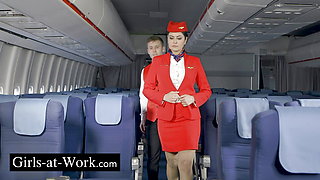 The flight attendants enjoy the stopover between 2 flights