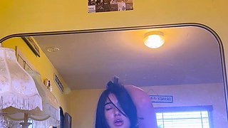 Live brunette camgirl toys masturbation orgasm on webcam