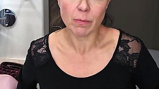 Big boob brunette masturbates on webcam