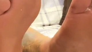 Woman Who Loves Sucking Men's Feet