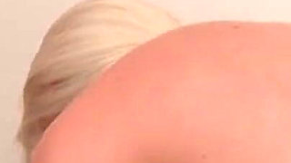 Foursome fucking sucking in the bedroom