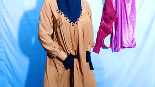 Indian beautiful hijabi muslim sexy bhabhi having sex with neighbor inside the room