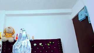 Amateur Webcam Cute Teen Plays Solo with Big Dildo