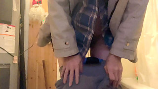 hana sit on toilet clean her hairy pussy