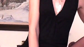 Skinny American MILF Meredith Johnson Fingers Her Hairy Pussy