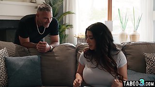 Arab mom has to nail to keep her secret