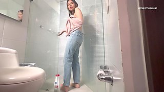 Lesbianas Mojadas Con Jeans Sexo Salvaje Bajo La Ducha