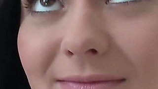 Sexy amateur girl fingers herself