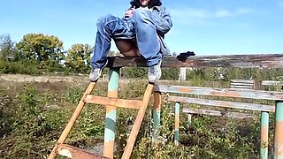 Pissing Fetish Mature Milf Sitting On Stairs Outdoor Freaks Retro