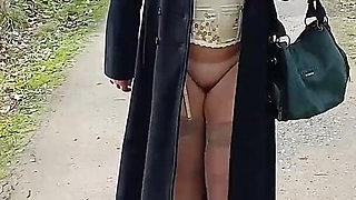 My Muslim Girlfriend Shows Her Pussy Outside in the Park.