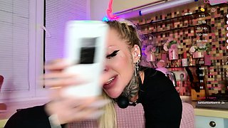amateur raintree03 flashing ass on live webcam