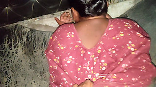 Pados ki bhabhi ki chudai doggy style mein