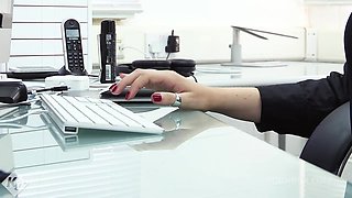 Euro Secretary Rewards Her British Co-Worker By Draining Him