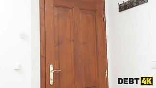 Bewitching Nikoletta's shaved sex