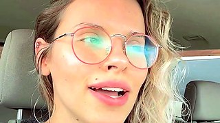 Amateur Webcam Cute Teen Plays Solo with Big Dildo