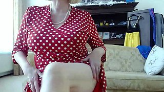 Big boob brunette masturbates on webcam