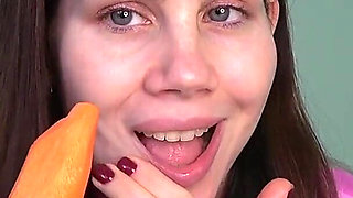 Hot Redhead Anna Gives a Blowjob and Gets a Cumshot