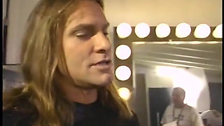 Juicy blonde babe with perfect boobs was drilled by long haired man in the green room