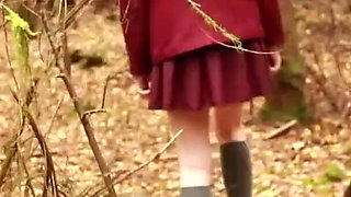 British 18-year-old in uniform uses she wee to piss outside